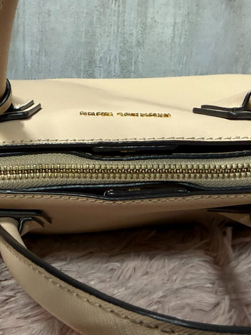 Great Preloved Condition Michael Kors Cindy Large Dome Satchel - Beige - Picture 3 of 13